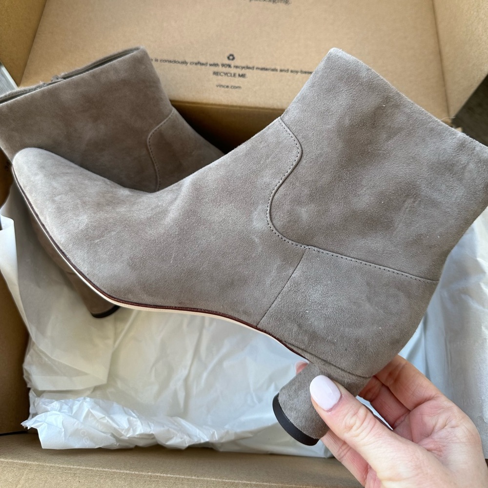 NIB Vince suede Hela bootie